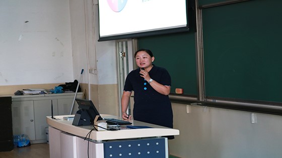 6880118cb8e407685f9e6129f1ceba1a.jpg 家长会4.jpg