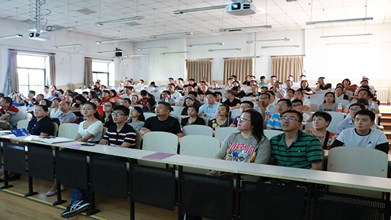 e72c2ff4fbbf3a857cb7d0bd03692846.jpg 家长会1.jpg