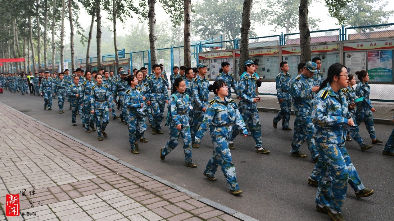 c913e73253dfbc4cfe194d2731d1901e.jpg 新生开学典礼1.jpg